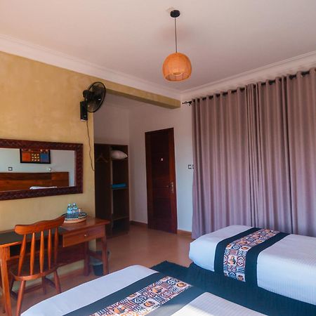 The Lakeside Entebbe Bagian luar foto