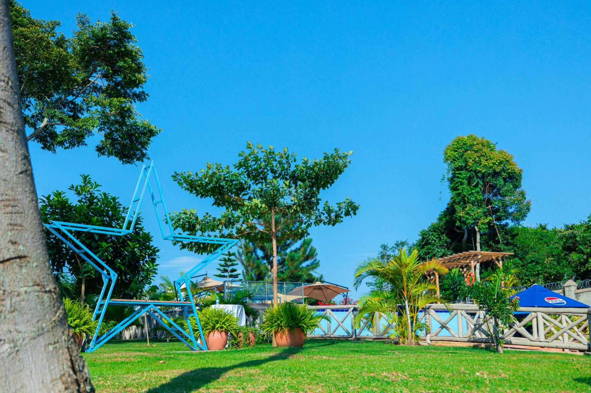 The Lakeside Entebbe Bagian luar foto