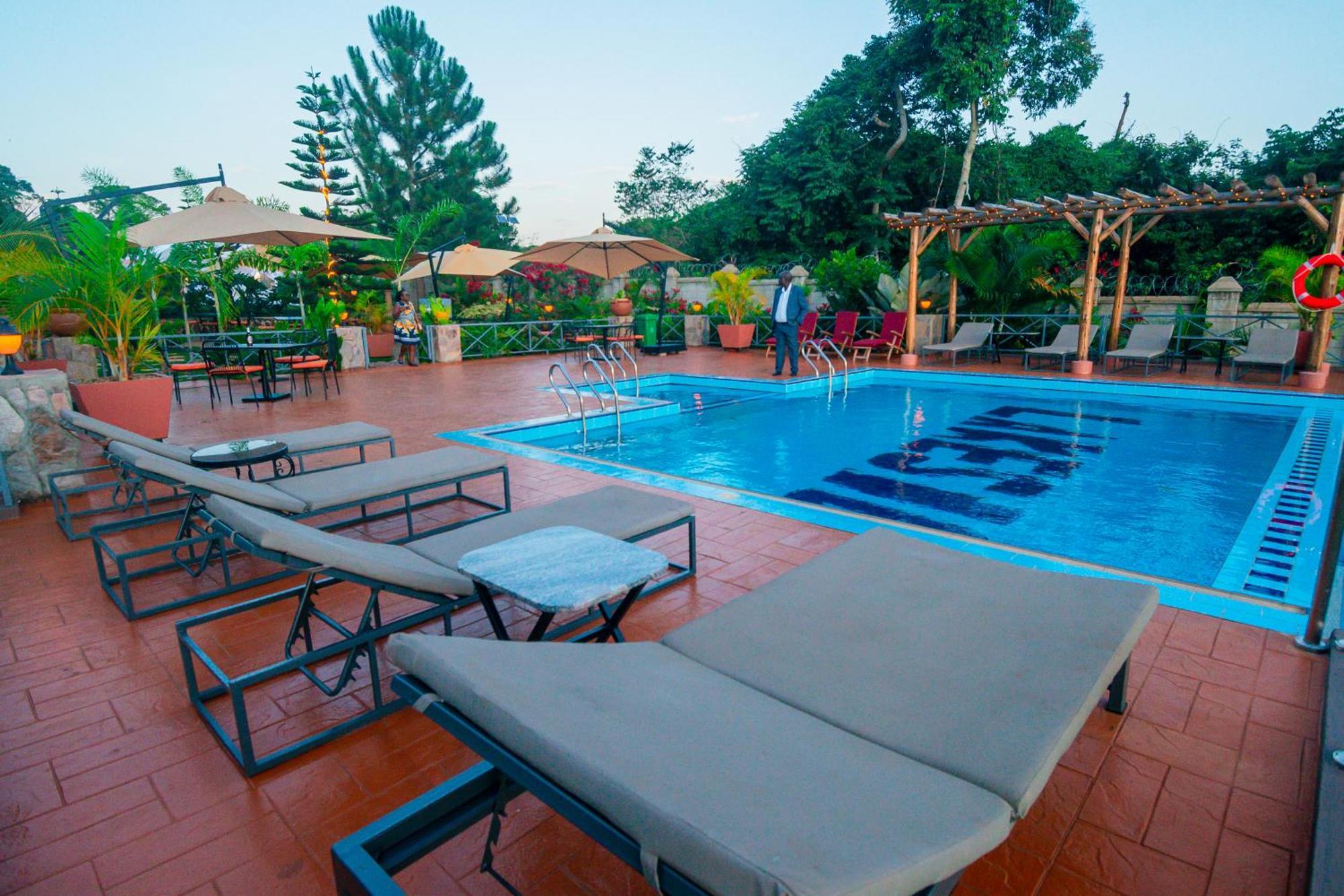 The Lakeside Entebbe Bagian luar foto
